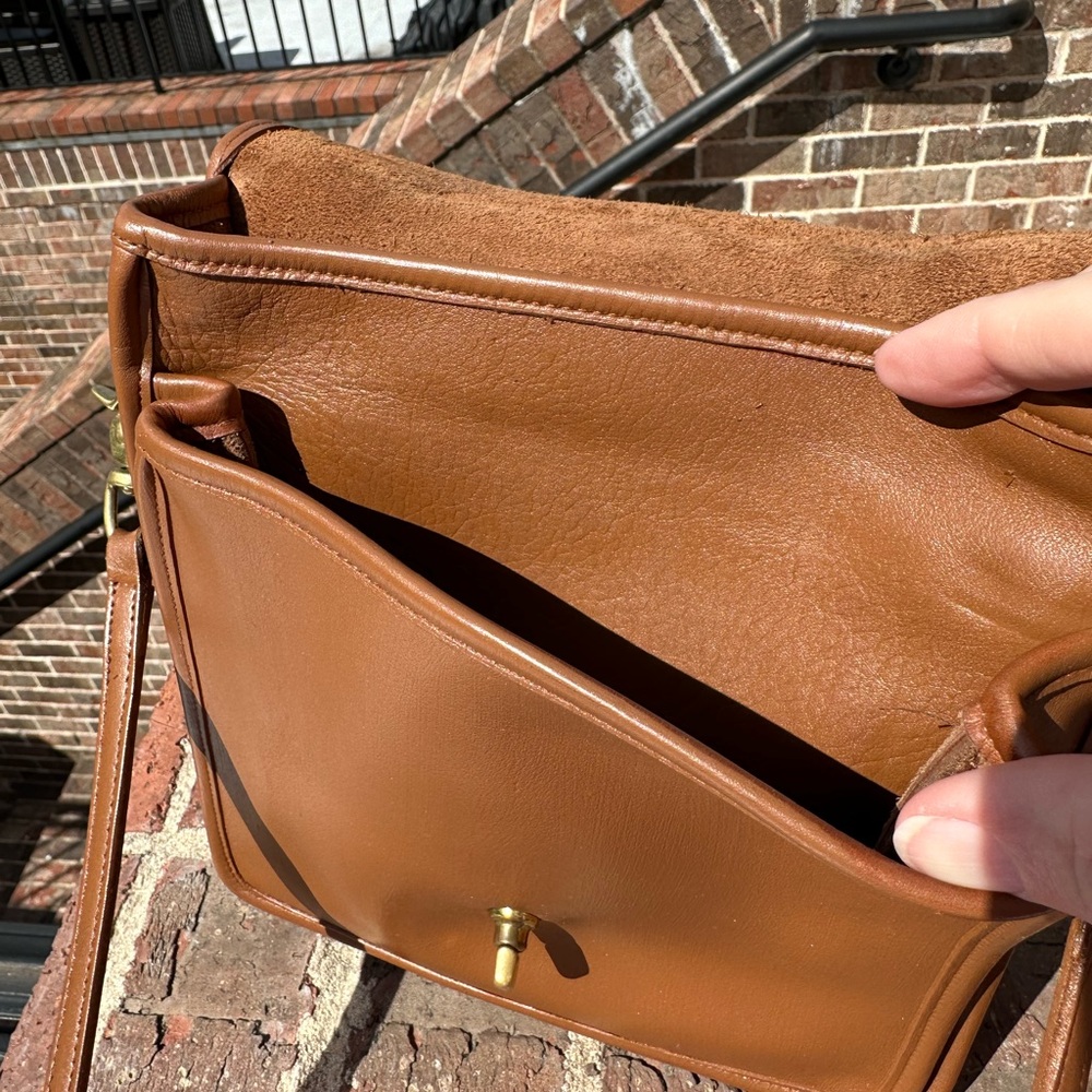 Coach vintage, pristine, most popular bag ever, Messenger bag. Gorgeous - Picture 7 of 9